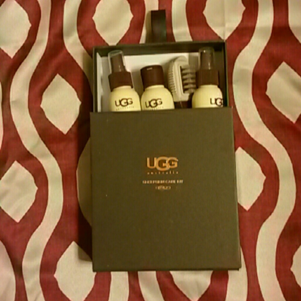 Ugg Sheepskin Care Kit NWOT
